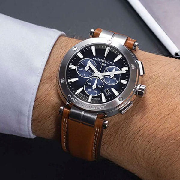 Herbelin Herbelin Newport Heritage 37688A35GD , наручные мужские часы фото под углом