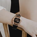 Casio Casio G-Shock GM-S5600PG-1DR (GM-S5600PG-1ER) электронные женские часы часы крупный план черный циферблата