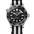 Omega Omega Seamaster Diver 300M 210.32.42.20.01.005 Diver 300m 21032422001005 механические мужские часы черный циферблат, браслет полиамидная ткань — вид спереди