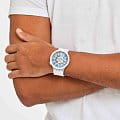 Боковая сторона корпуса Swatch Swatch Big Bold Bioceramic Lacquered SB03N103 с заводной головкой и логотипом бренда